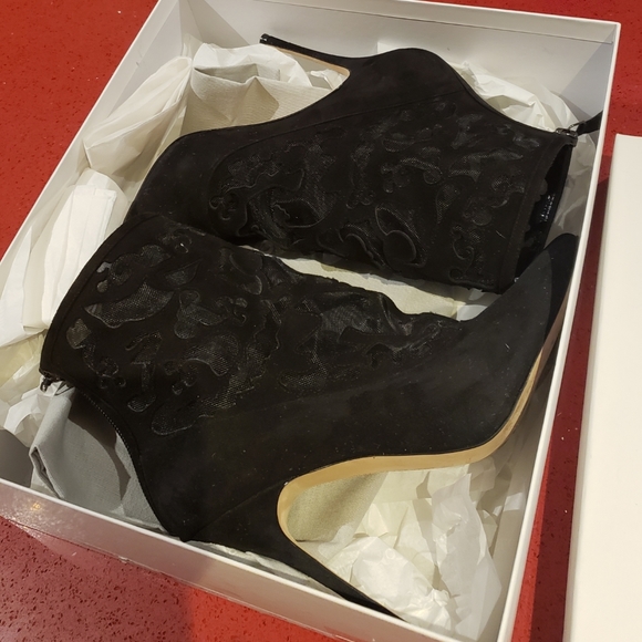 100% Authentic Manolo Blahnik Suede Mesh Booties - Picture 8 of 14